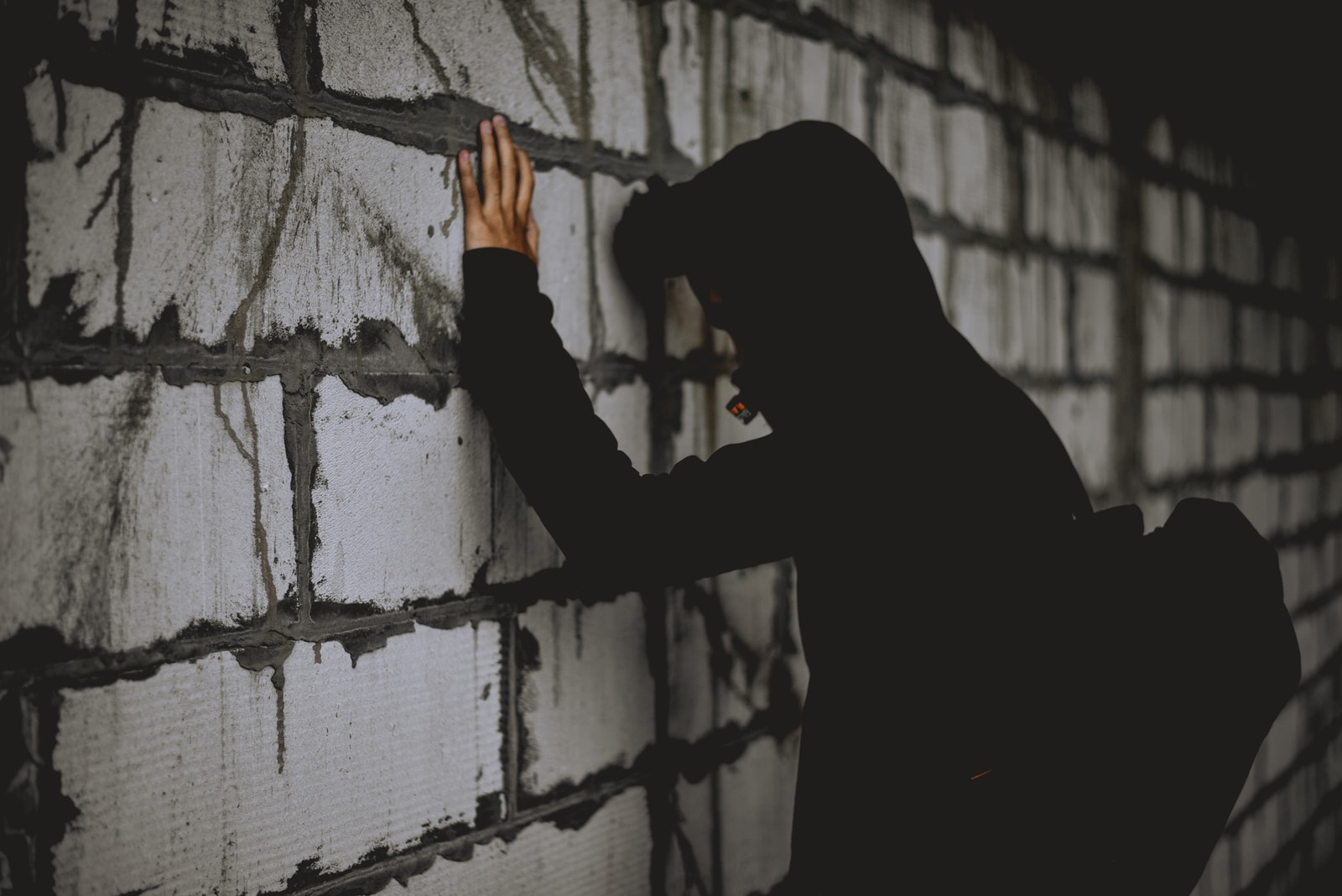 Photo by Nijwam Swargiary man leaning on wall
